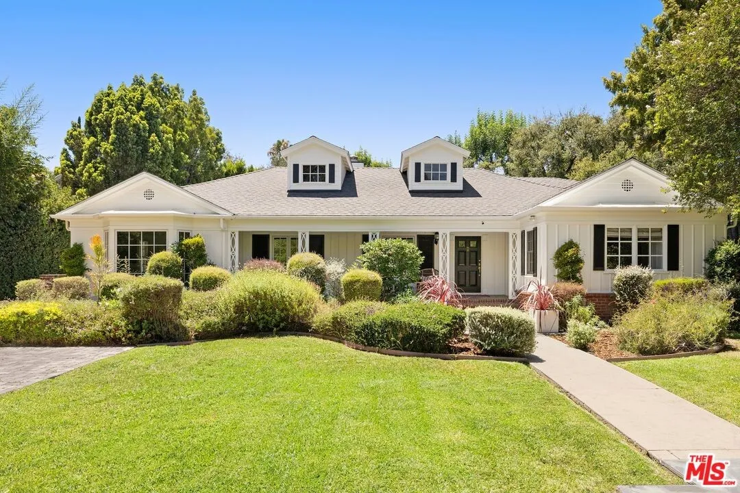 Listing photograph of a sold home